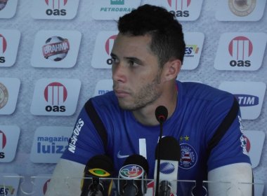 Omar elogia Crist�v�o e diz estar pronto para ser titular