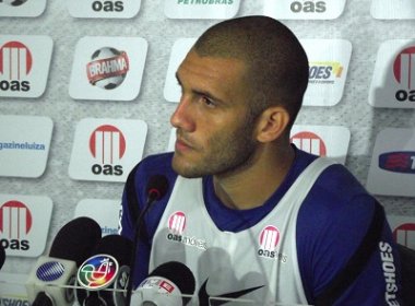 Fernandão comemora triunfo, mas evita rótulo de herói