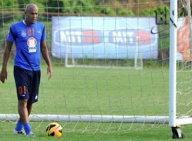 Souza e Jussandro voltam a treinar no Fazendão