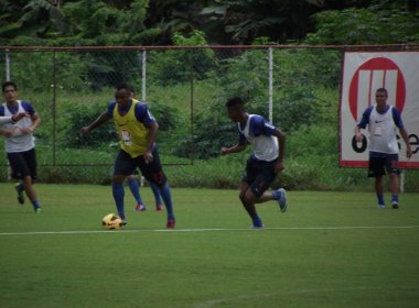 Cristóvão repete formação em coletivo sem gols