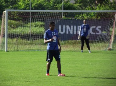 Com Angulo em campo, reservas fazem treino técnico no Fazendão