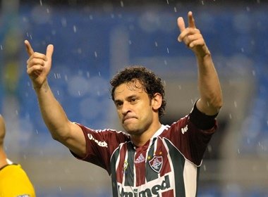 Fred festeja “chuva” de gols e enaltece torcida