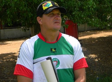 Emerson Matheus comanda primeiro treino no Juazeiro e pede reforços