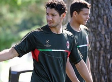 Alexandre Pato recusa proposta do PSG e afirma que continuará no Milan