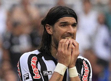 Loco Abreu sobre pênalti perdido: ‘Pede desculpas quem rouba ou pega mulher do outro’