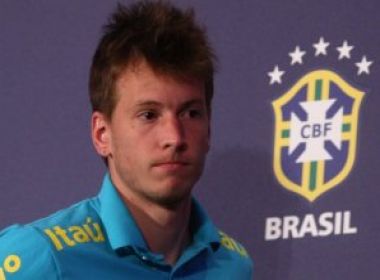 Após corte de Rafael, Neto garante estar pronto para assumir o gol da Seleção
