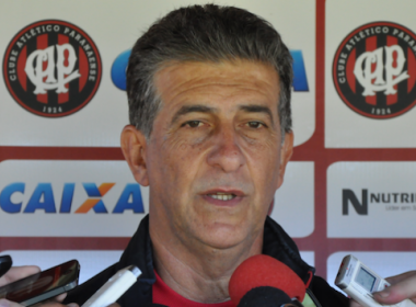 Técnico do Atlético-PR sobre partida contra o Vitória: ‘Jogaremos como time grande’