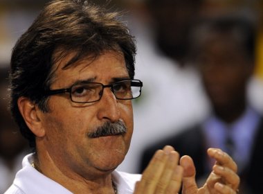 Vasco estuda demissão de René Simões; diretor não agrada cúpula e jogadores