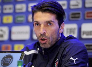 Goleiro da Itália rasga elogios a Pirlo: 'Partida perfeita'
