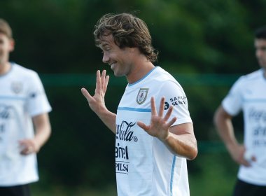 Lugano se preocupa com simulações de Neymar