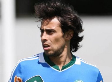 'Inquilino' do DM, Valdivia vira tradutor no Palmeiras