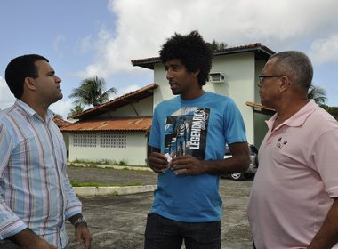 Dante visita organização beneficente em Lauro de Freitas