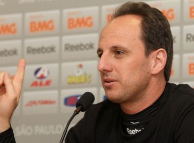 Pivô de 1º atrito, Ceni elogia Ney Franco, demitido, em nome do elenco são-paulino