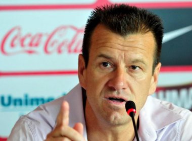 Dunga tem novo atrito com imprensa e sofre repúdio