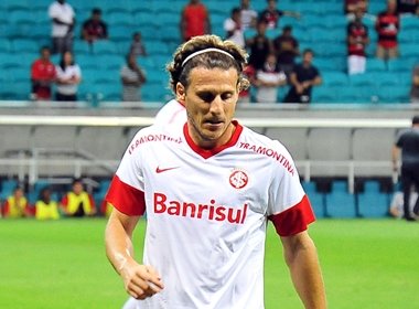 Toronto de olho em Forlán, diz jornal