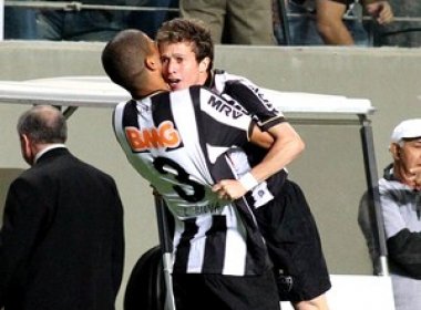 Bernard exalta elenco após vitória: 'O grupo é que faz a diferença'