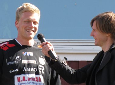 Proeza: goleiro sueco consegue ser expulso aos 44 segundos de jogo