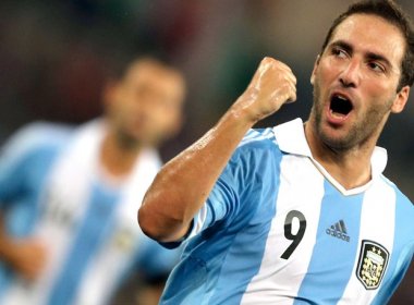 Sem Messi, Argentina vence Itália em amistoso de homenagem ao Papa