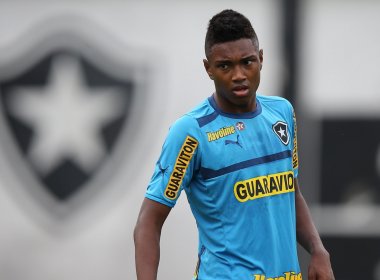 Botafogo não segura Vitinho e atacante vai para o CSKA