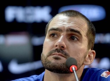 Corinthians oficializa renovação de Danilo por mais um ano