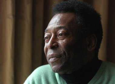 Com problemas na próstata, Pelé volta a ser internado