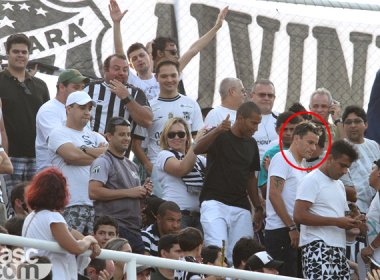 Michel aparece na torcida do Ceará e nega retorno ao clube