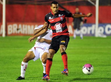 Elton pede apoio da torcida na partida contra o Goiás