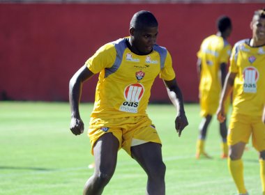 Lúcio Maranhão reclama da falta de oportunidades no Vitória