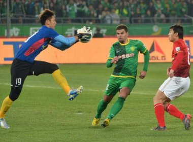 Vitória confirma proposta por André Lima e vê acerto distante