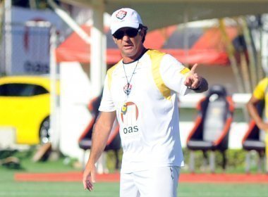 Caio Jr. comanda coletivo e praticamente confirma time para encarar o Goiás