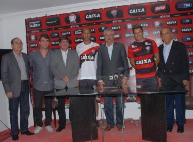 Superintendente da Caixa comemora parceria com o Vitória