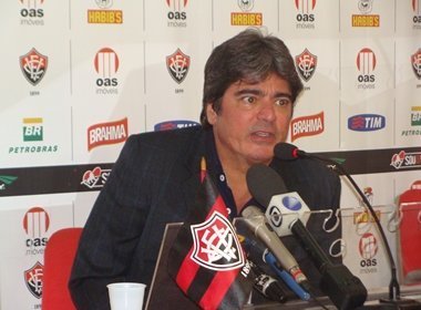 Carlos Falcão sobre acerto com a Caixa: 'Grande satisfação'