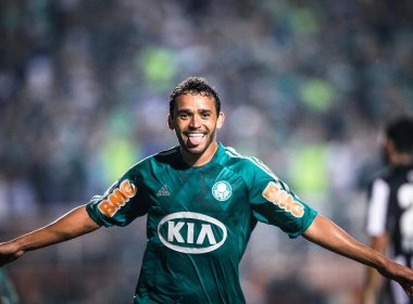 Charles é dúvida no Palmeiras para encarar América-RN