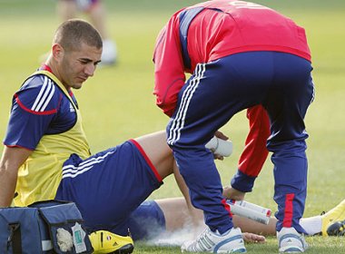 Benzema opera o joelho um dia após enfrentar Brasil