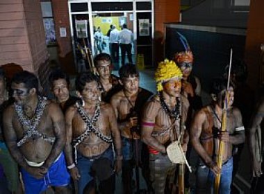 Índios ocupam sede da Funai em Brasília