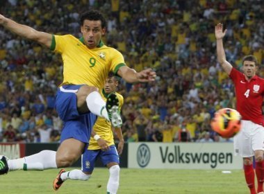 Com dores na coxa, Fred vai a hospital em Brasília