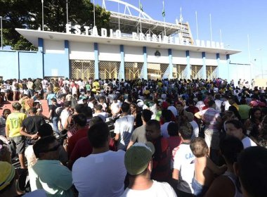 Felipão peita COL e libera torcedores no treino