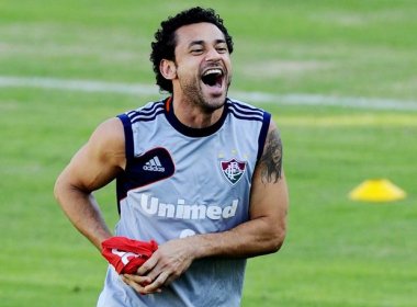 Fred volta ao Fluminense e marca gol em coletivo