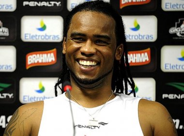 Carlos Alberto é absolvido e pode atuar pelo Vasco