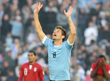 Palmeiras oficializa acerto com volante uruguaio Eguren