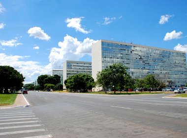 Dilma refuta entregar ministérios de ‘porteira fechada’