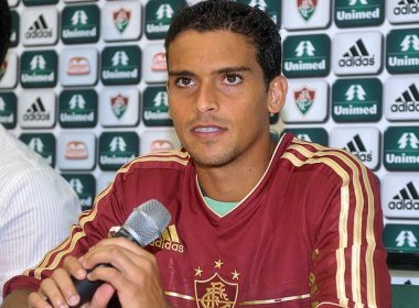 Jean celebra renovação com Flu e despista sobre saída