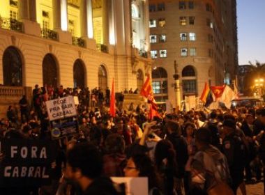 Manifestantes ocupam Câmara dos Vereadores do Rio de Janeiro