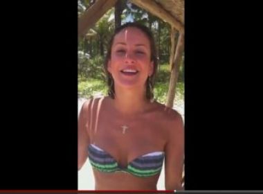 Claudia Leitte faz v�deo e deseja �Feliz Natal� direto da praia