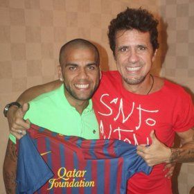 Daniel Alves curte ensaio do Harém