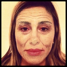 Ex-panicat Jaque Khury aparece cheia de rugas em foto no Twitter