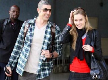Reynaldo Gianecchini � flagrado com loira em aeroporto