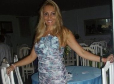 Ângela Bismarchi decide ficar na "A Fazenda" mesmo com a morte de sua irmã