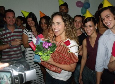 Daniela Mercury ganha festa surpresa pelos seus 47 anos