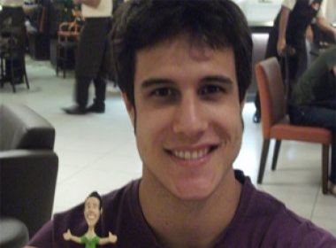 Emiliano D'Ávila vai interpretar jogador de futebol no teatro